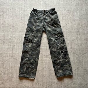 Disclosure Girl’s Youth Camo Green Cargo Khaki Pants LARGE